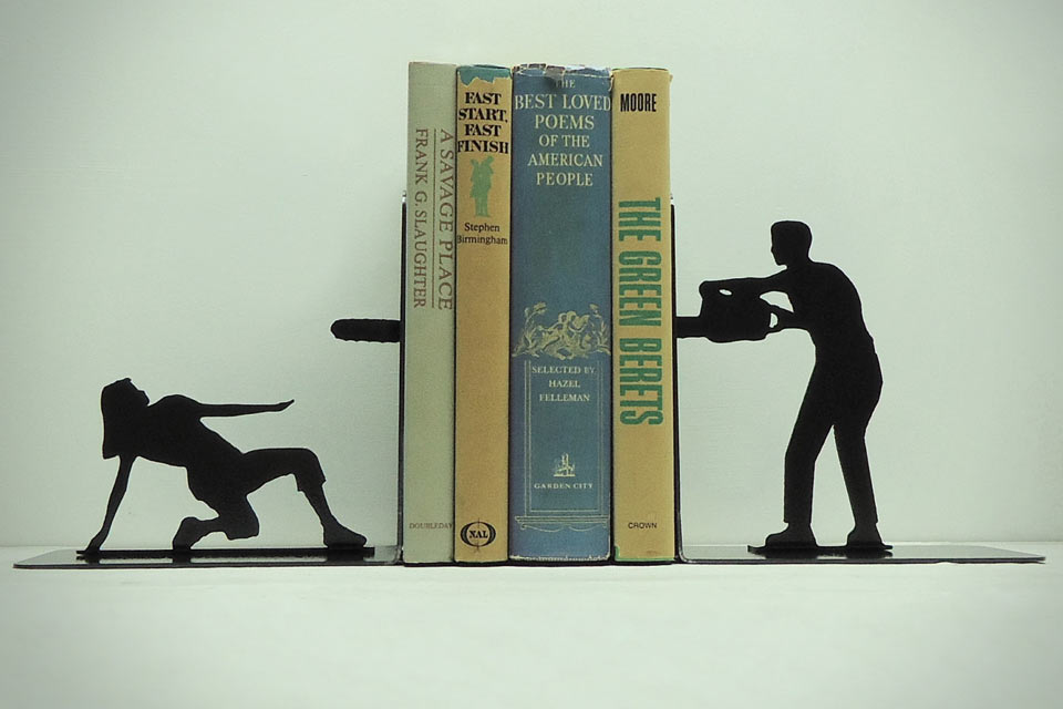 Хоррор-подставка для книг Chainsaw Attack Metal Art Bookends