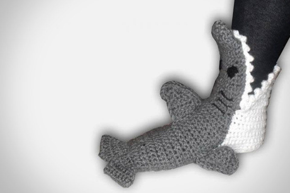 «Хищные» тапочки Crocheted Shark