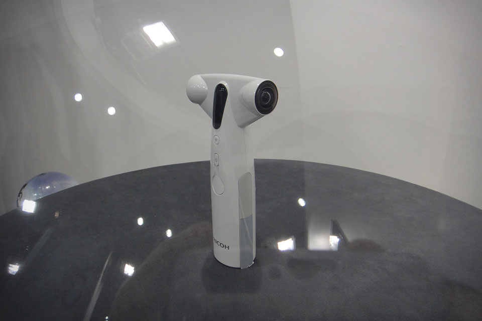Камера Ricoh Omnidirectional. 360° панорама в один клик