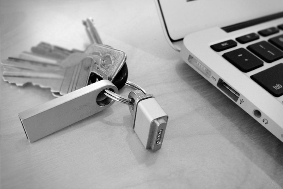 MagSafe Adapter Key Ring