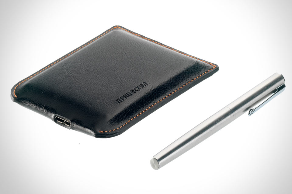 Стильный винчестер Freecom Mobile Drive XXS Leather