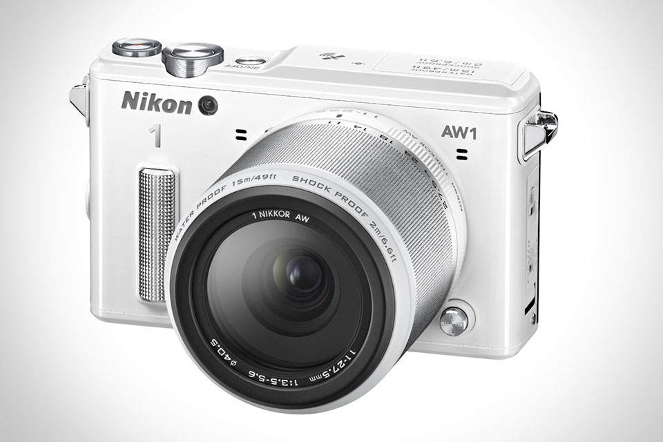 Защищенная компактная камера со сменным объективом Nikon 1 AW1