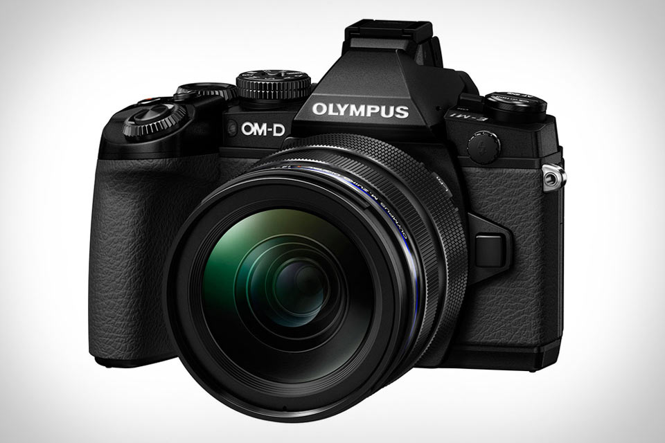 Компактная камера Olympus-OM-D E-M1 с высоким качеством фото