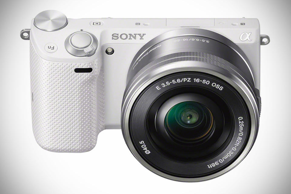 Компактная беззеркальная камера Sony NEX-5T