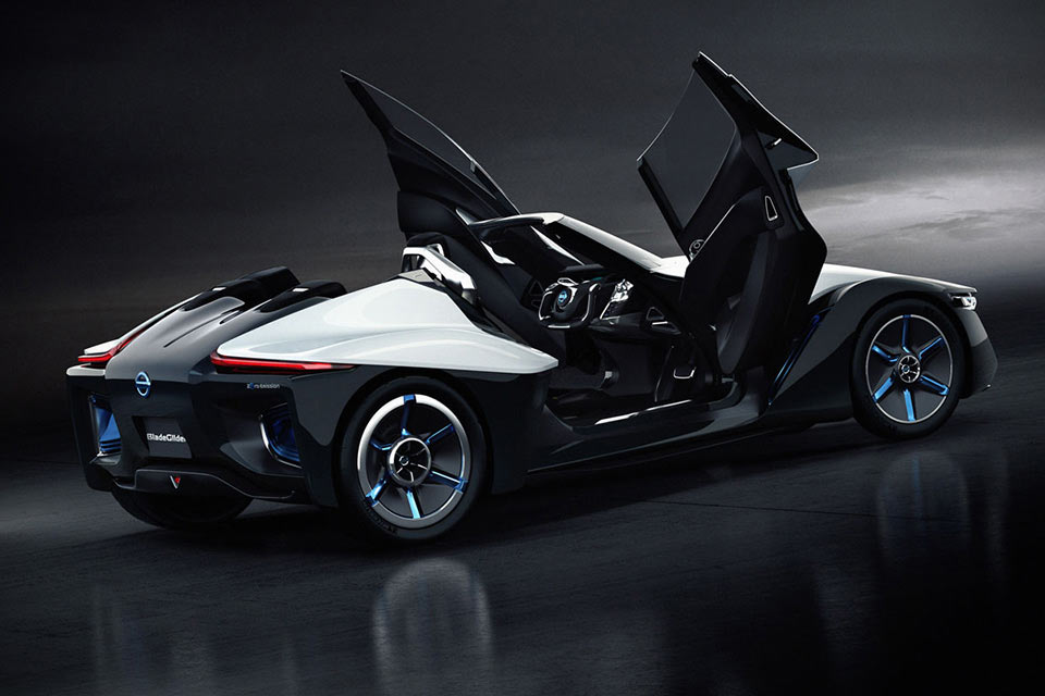 Узкий концепт-кар Nissan BladeGlider с диким дизайном и электродвигателем