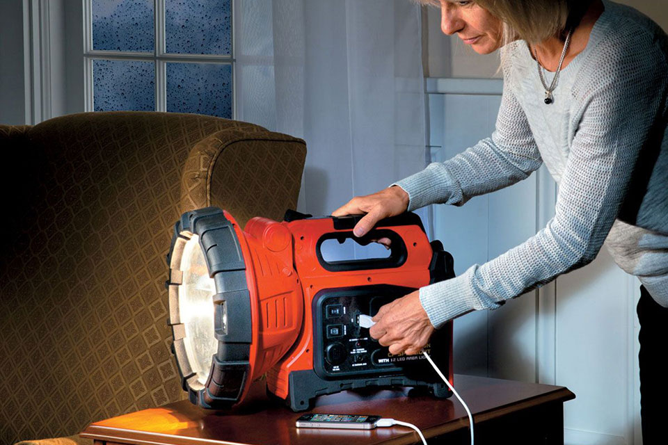 Мегафонарь и зарядная станция Rechargeable Spotlight & Power Pack