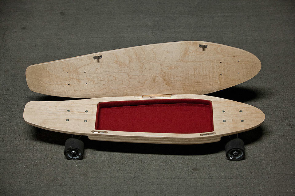 Скейтборд BriefSkate с отделением для личных вещей
