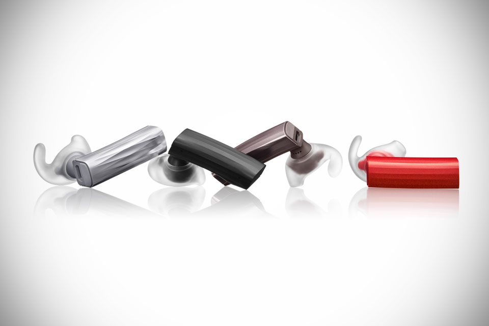 Гарнитура Jawbone Era, которая на 40% меньше предшественницы