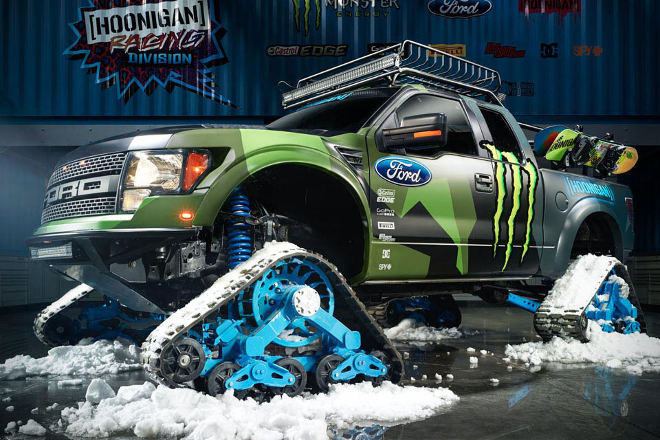 Внедорожник Ford F-150 RaptorTRAX на гусеничном ходу