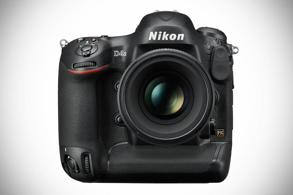 Зеркалка Nikon D4S для фотоманьяков