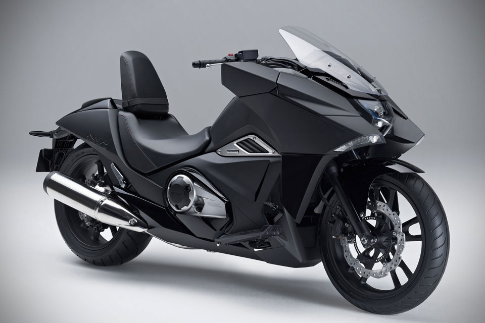 Футуристический мотоцикл Honda NM4 Vultus