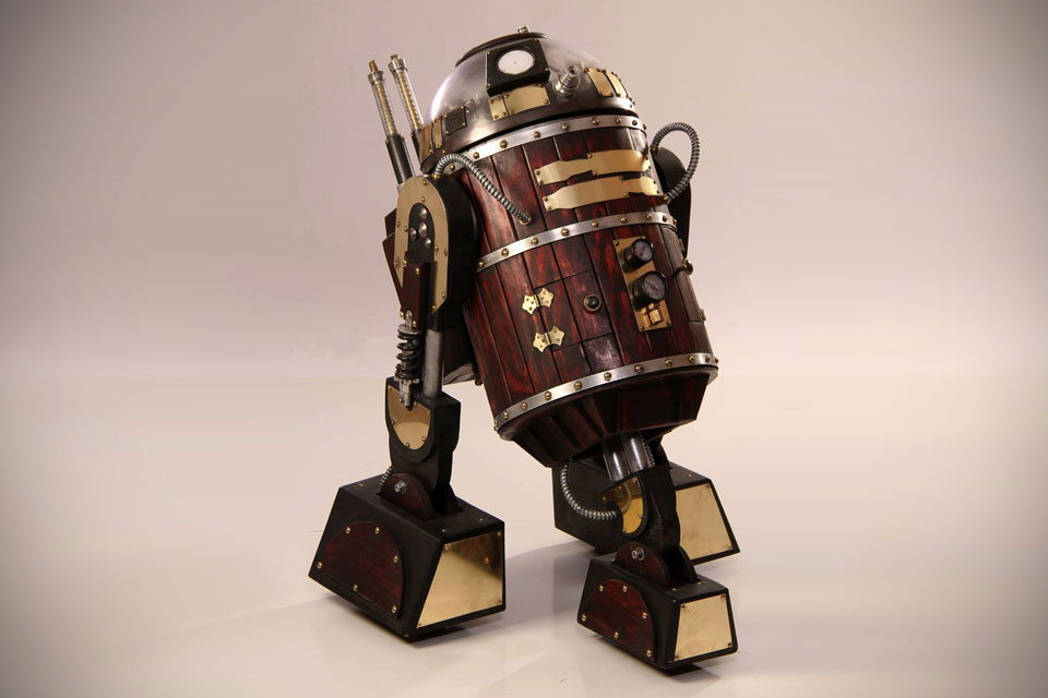 Стимпанк-модель робота R2-D2 в полную величину