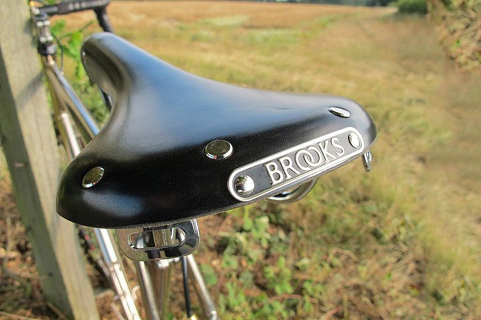 Классическое велоседло Brooks B15 Swallow из кожи и стали