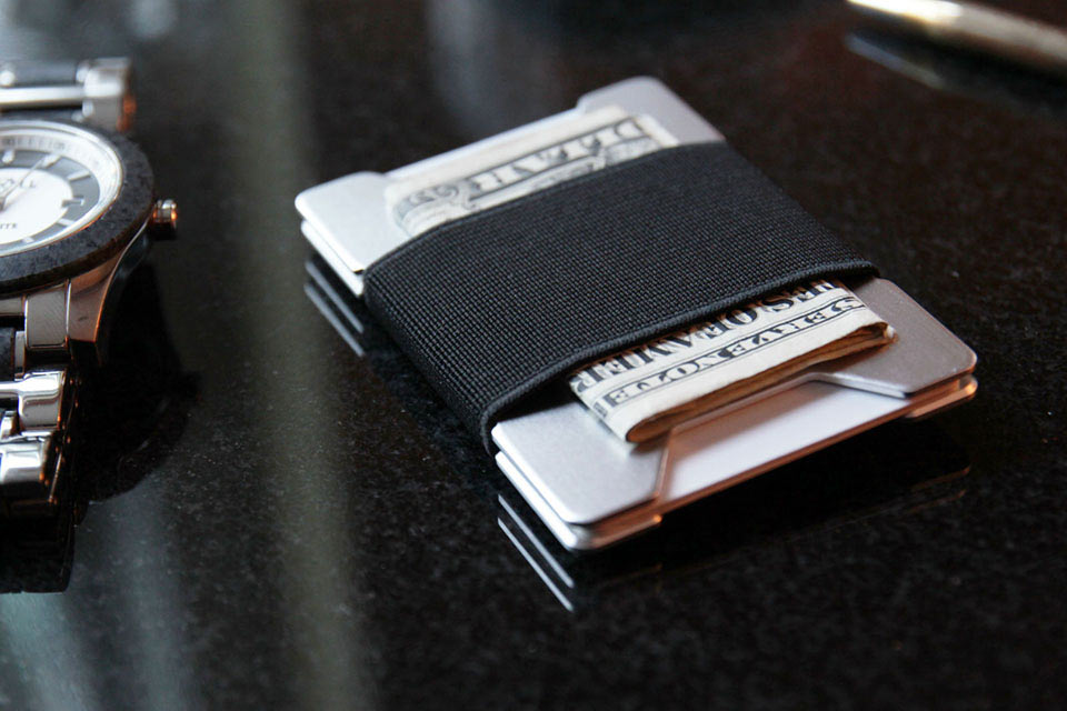 Минималистичный кошелек Asset со встроенным чипом NFC