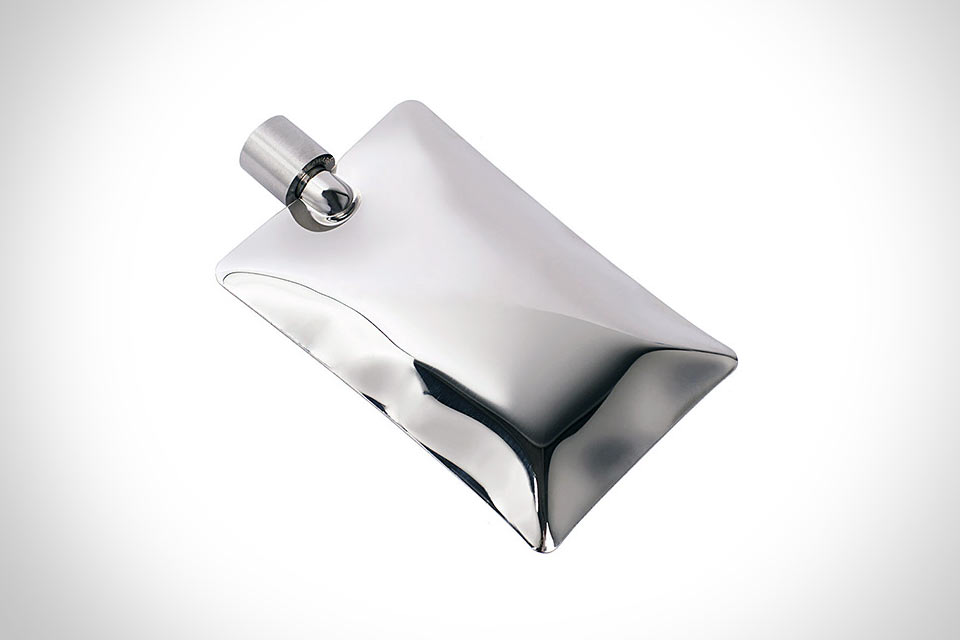 Стальная фляга Liquid Body Flask в форме пластикового пакета с жидкостью