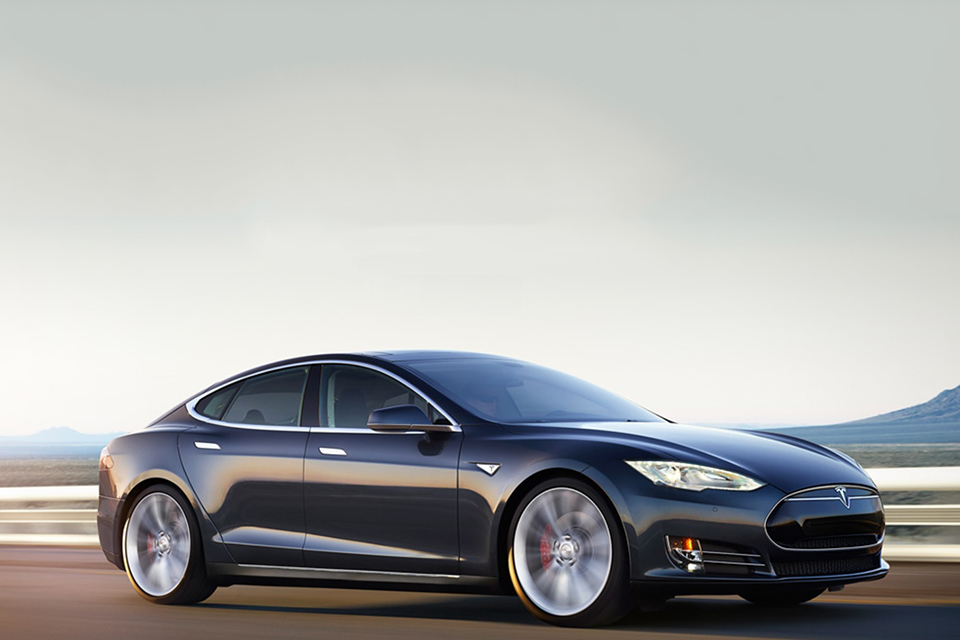 Электрокар Tesla P85D с возможностями McLaren F1 и автопилотом