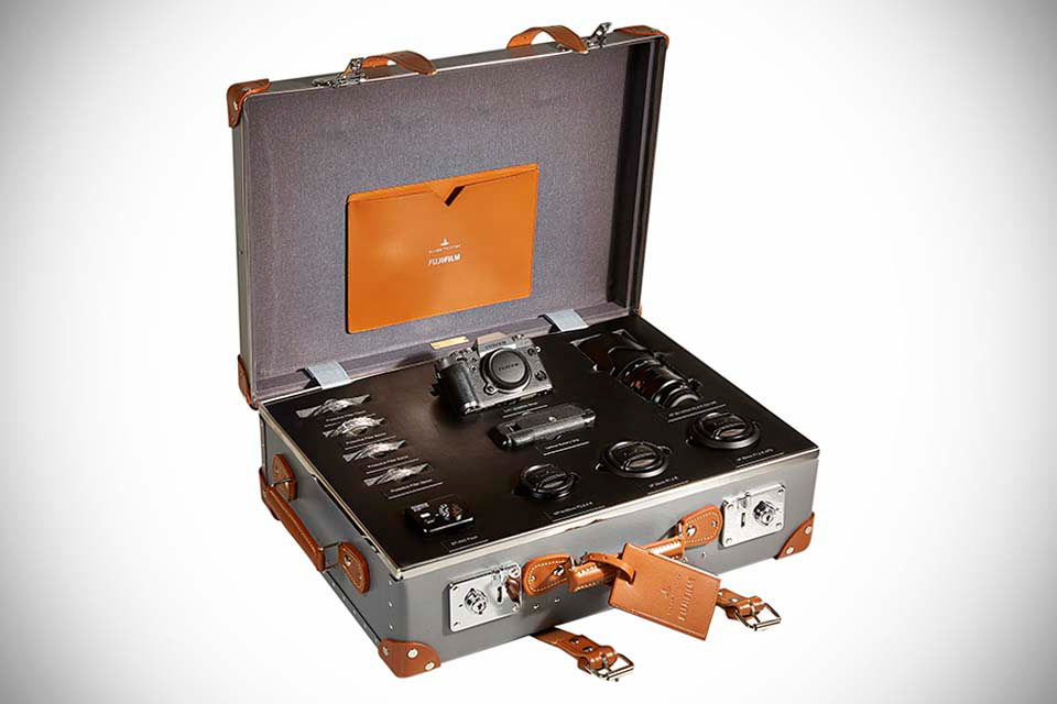 Набор Fujifilm X-T1 Graphite Silver Limited Edition Globe-Trotter Kit с iPad и чемоданом