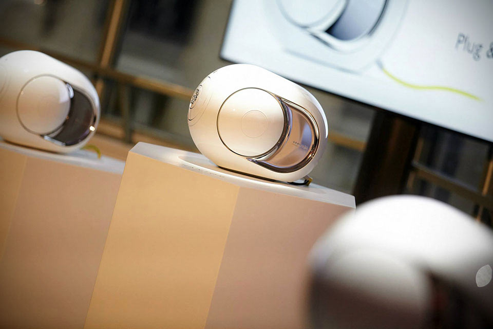 Компактная акустика Devialet Phantom мощнотью в 3000 Ватт