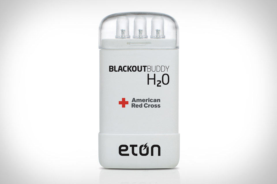 Работающий на воде фонарь Eton Blackout Buddy H2O