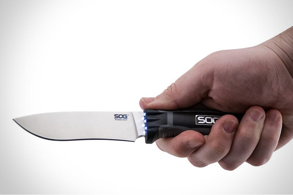 Нож SOG BladeLight со встроенным фонариком